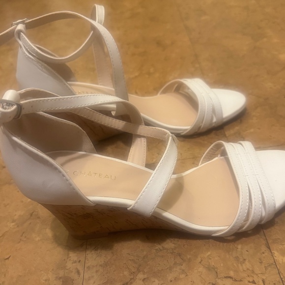 Le Chateau white sandals - Picture 2 of 3